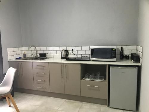 Dapur atau dapur kecil di Aluve Guesthouse