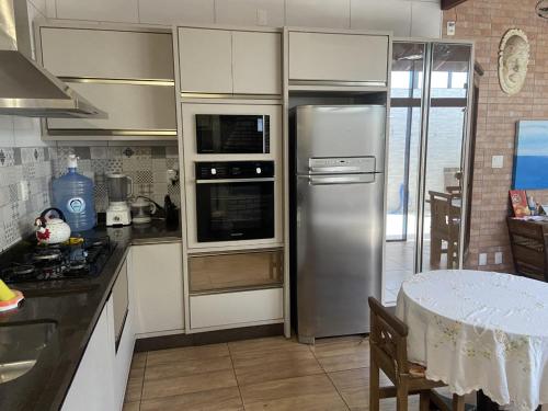 Dapur atau dapur kecil di Casa de Praia / 100 Metros