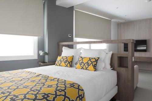 A bed or beds in a room at Apartamentos Las Torres