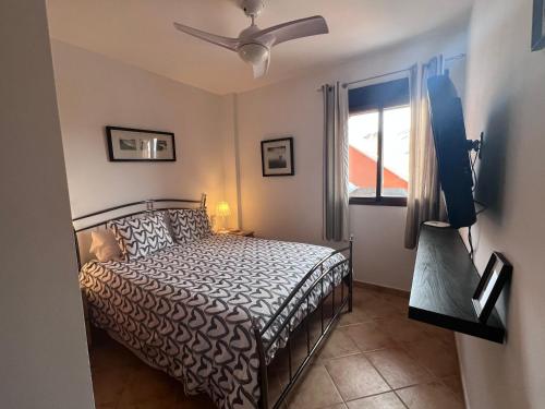 een slaapkamer met een bed en een raam bij Amazing Mountain and Sea Views - Mojon Hills, Isla Plana, Spain in Isla Plana