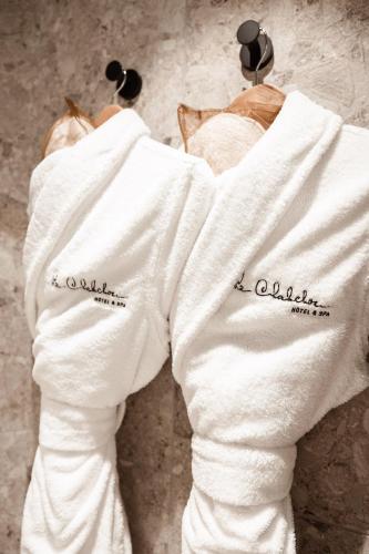 two people wrapped in white towels in a bathroom at Hotel Le Chabichou in Courchevel