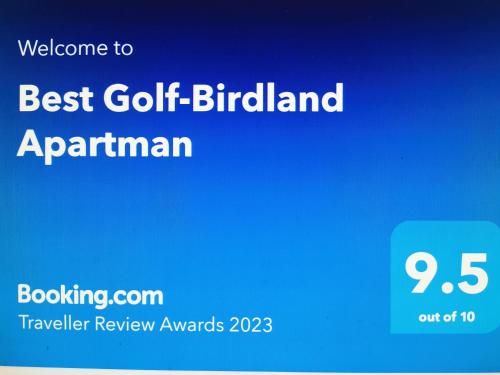 Un panneau bleu qui dit le mieux que ghi birdland appanan dans l'établissement Best Golf-Birdland Apartman, à Bük