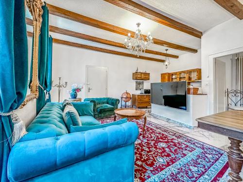 TV a/nebo společenská místnost v ubytování Château du Châtelard | Unique Apartment