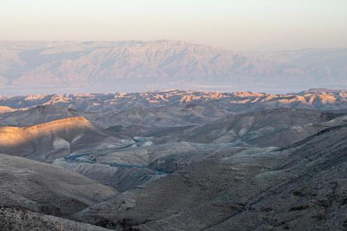 a view of a desert with mountains in the background at House of Art in Arad