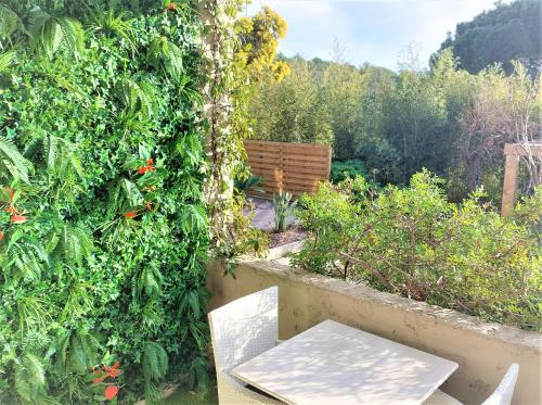 Zahrada ubytování Les Jardins de Bormes, hôtel adult only avec sauna & jacuzzi