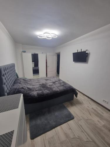 a bedroom with a bed and a couch in it at UNIRII 107 in Constanţa