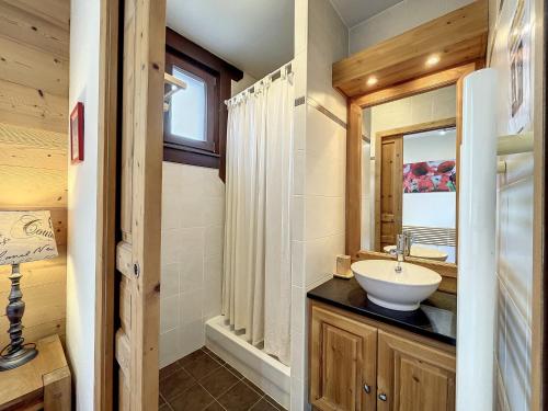 Et badeværelse på Chamonix centre, 64m², 6 pers., 2 chambres, parking - FR-1-507-14