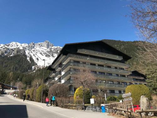 Appartement Chaleureux à Chamonix, 4 Pers, Près du Brévent avec Terrasse et Parking