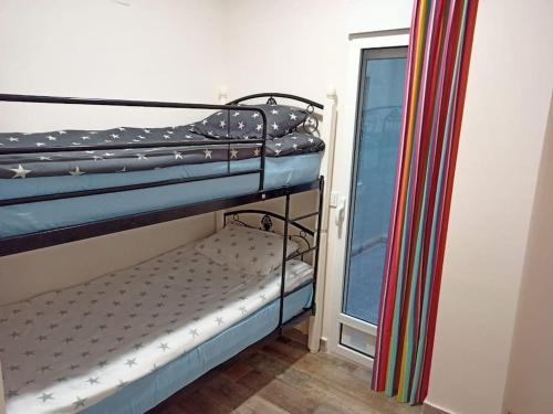 a couple of bunk beds in a room with a window at Nice Place Santa Pola in Santa Pola