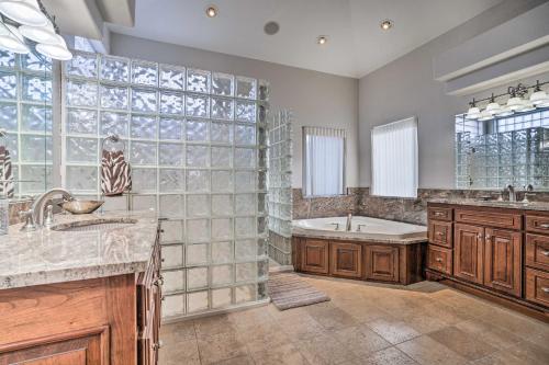 Ванная комната в Chic Washington Wine Country Vacation Rental!