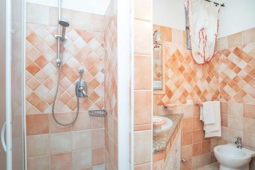 a bathroom with a shower and a toilet at La Casa delle Conchiglie in Capo Coda Cavallo