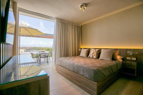 Postel nebo postele na pokoji v ubytování New Apartment with Rooftop Jacuzzi and pool view - Vibe Residences 1BDR