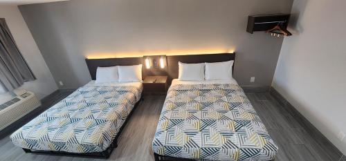 Motel 6 Aransas Pass TXにあるベッド
