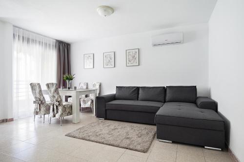 a living room with a couch and a table at Hola Mar in Torrevieja