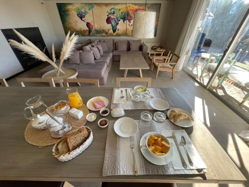 Opciones de desayuno para los huéspedes de Lodge Rocas Del Plata