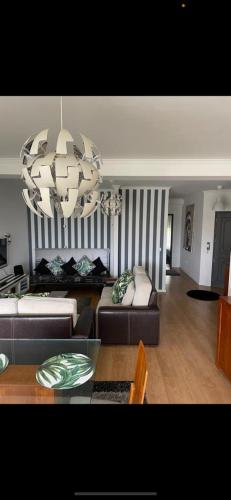 Khu vực ghế ngồi tại POVEIRA HOUSE 1