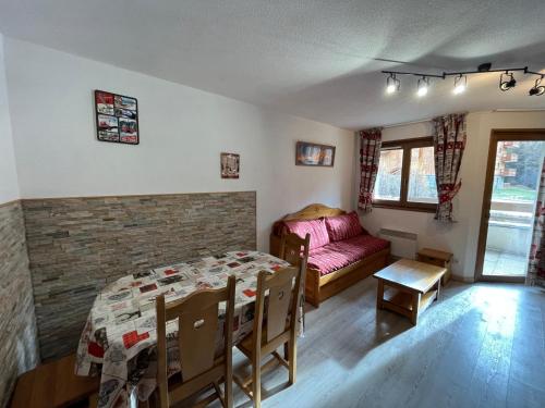 Appartement Lanslevillard, 3 pièces, 6 personnes - FR-1-508-223