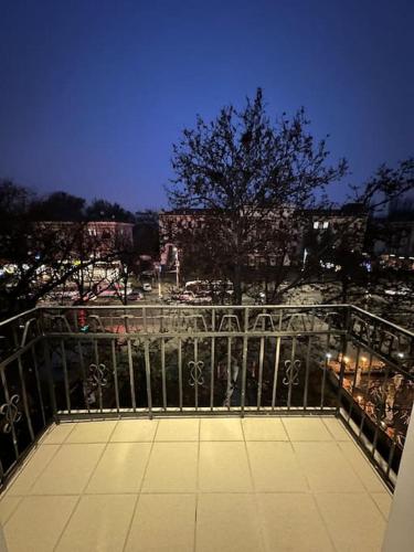Un balcón o terraza de Apartment in center of Chisinau