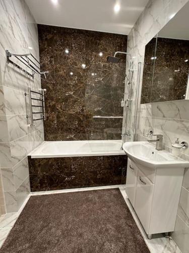 Un baño de Apartment in center of Chisinau
