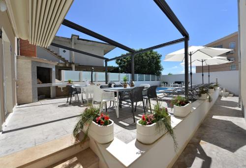 Apartments Villa Tećo mit Pool