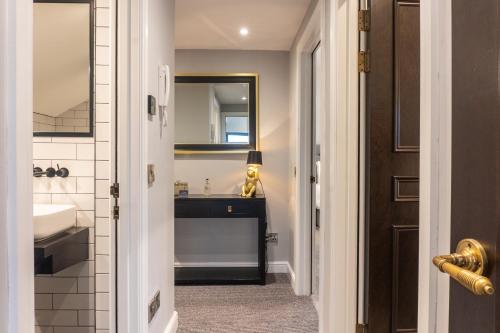 a bathroom with a sink and a mirror at Cheltenham Two in Harrogate