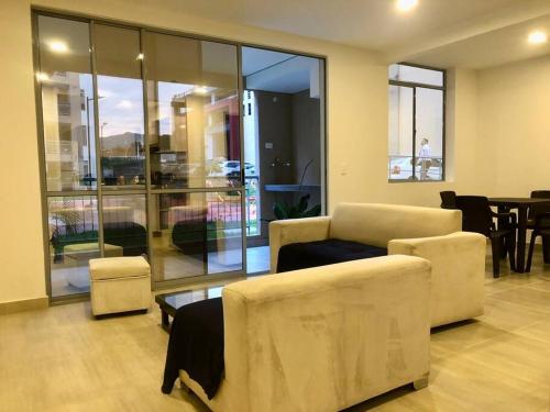 a living room with a couch and chairs and a table at Apartamento para turismo Villeta - para 7 personas in Villeta