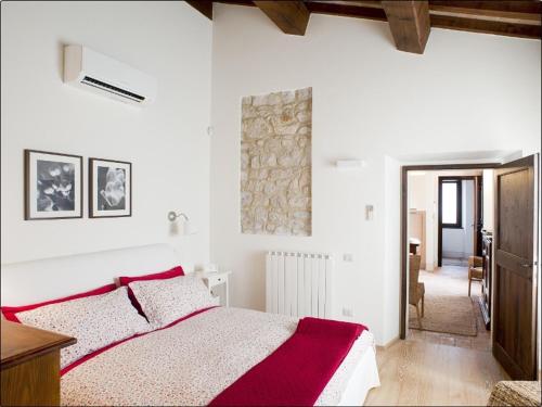 Ένα ή περισσότερα κρεβάτια σε δωμάτιο στο Casale Marroggia