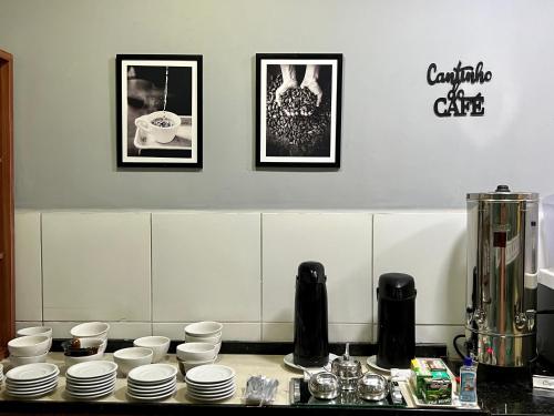 Kemudahan buat kopi dan teh di Destak Hotel Residence