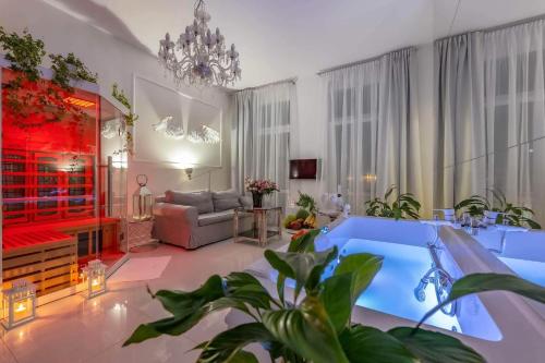 Sensual Luxury SPA Suite Private Jacuzzi & Sauna for Couples