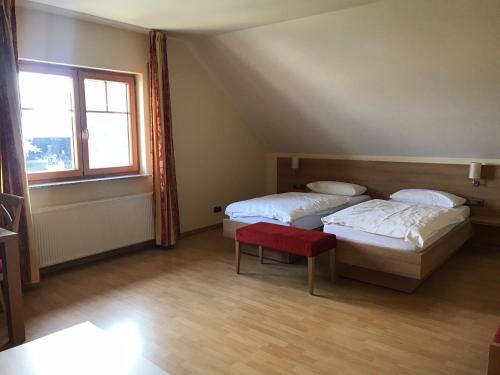 a bedroom with two beds and a window at Laupus-Hof in Bad Vilbel