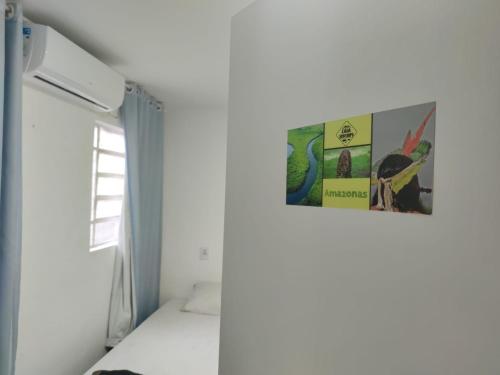 a bedroom with a bed and a picture on the wall at Casa Ecotrips Barra Funda - Hostel in Sao Paulo