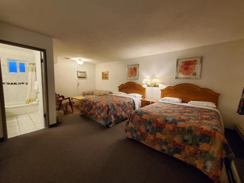 a hotel room with two beds and a window at Red Roof Motor Inn in Hope