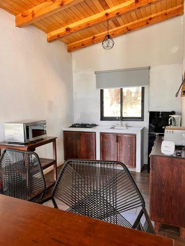 Cucina o angolo cottura di Cabaña "Alexa", en el corazón del bosque de Mazamitla