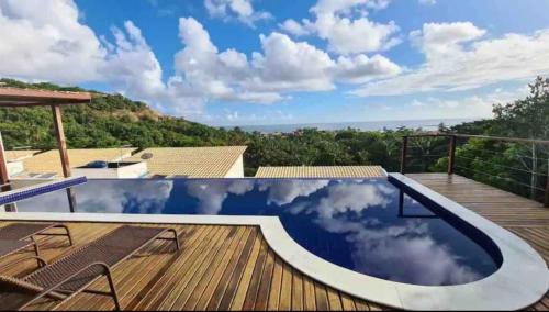 una piscina en la terraza de una casa en Flat Absolute 6A, en Morro de São Paulo