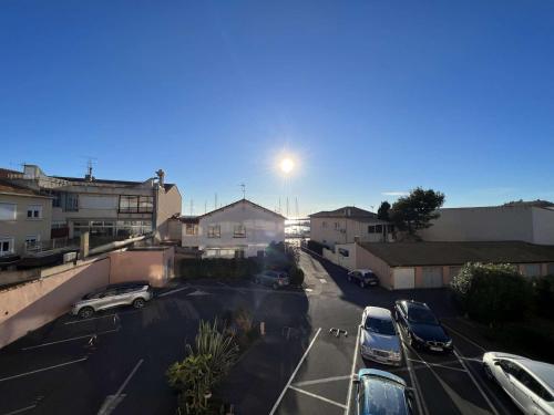T2 avec terrasse et parking, proche plage, 4 pers - FR-1-701-44