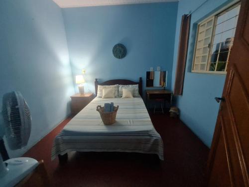 a bedroom with a bed with a basket on it at MAEVE Quarto Mata in Goiás