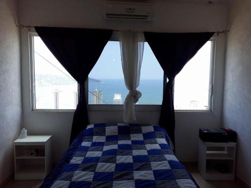 Llit o llits en una habitació de Paraíso Departamento Acapulco.
