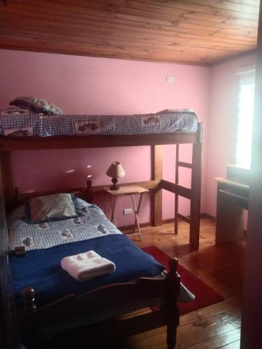 a bedroom with a bunk bed and a desk at Cabaña acojedora in Zapallar