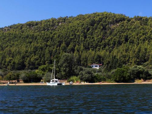 a boat on the water with a mountain in the background at Philippos 1 in Diaporos
