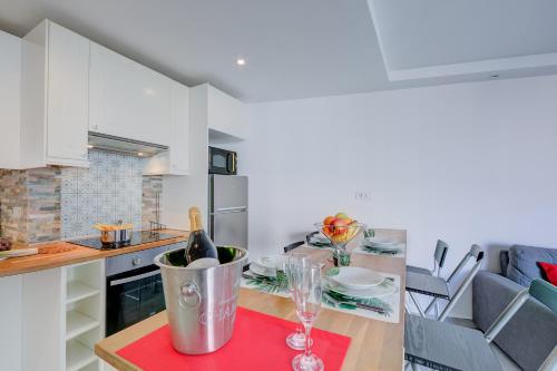 Kuchyň nebo kuchyňský kout v ubytování Le Bristol V - Happy Rentals