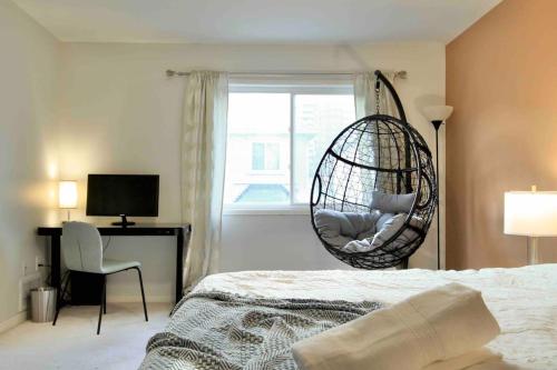 Ajax Suites - King Bed, Gym, Jacuzzi, Wi-Fi, Free Parking near Pickering, Casino, and 401 Hwy Access