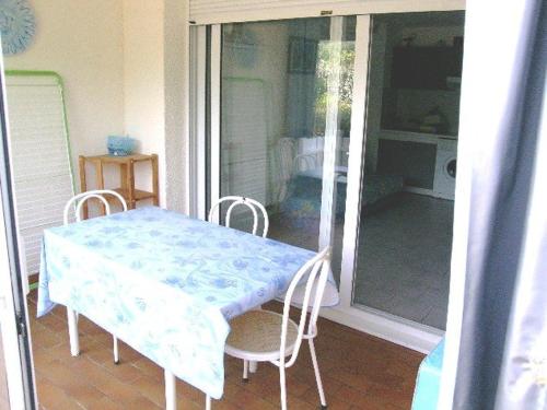 Photo de la galerie de l'établissement Appartement Climatisé 4 Pers, Proche Plage avec Terrasse et Parking Privé - FR-1-387-90, à Marseillan
