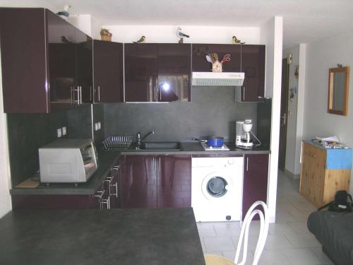 Photo de la galerie de l'établissement Appartement Climatisé 4 Pers, Proche Plage avec Terrasse et Parking Privé - FR-1-387-90, à Marseillan