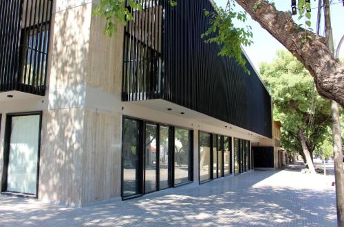 an external view of a building with large windows at Mendoza Relax & Comfort in Mendoza