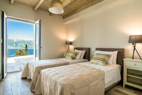 Ένα ή περισσότερα κρεβάτια σε δωμάτιο στο Villa Gionis