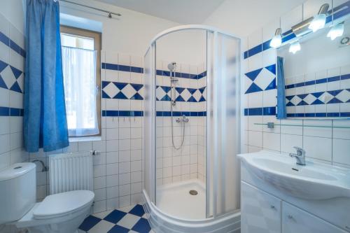 Koupelna v ubytování Apartment Riviera 507-6 Lipno Home