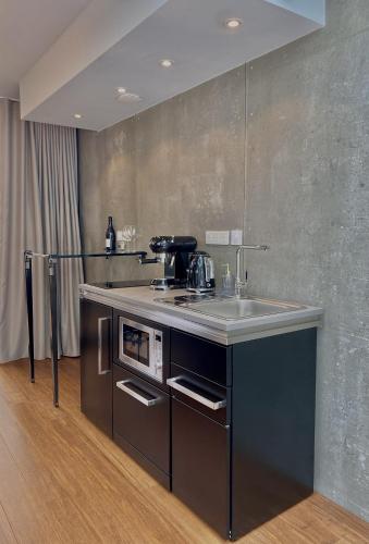 a kitchen with a sink and a microwave at 5 Etoiles hébergement insolite de luxe in Pléneuf-Val-André