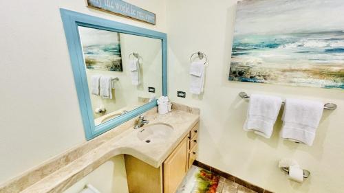 Bathroom sa Beautiful 1 Bedroom Condo on the Sea of Cortez at Las Palmas Resort BN-203B condo
