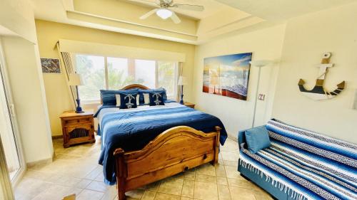 Кровать или кровати в номере Beautiful 1 Bedroom Condo on the Sea of Cortez at Las Palmas Resort BN-203B condo