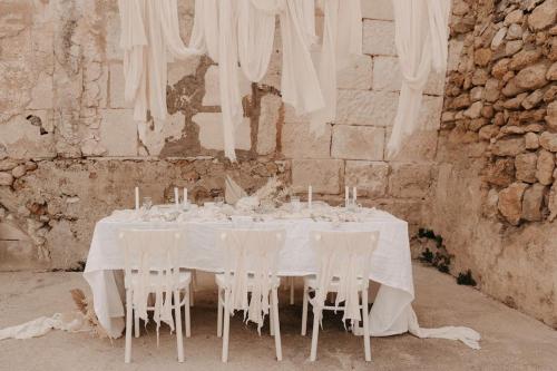 a white table with white chairs around it at El Apartamento in Manacor